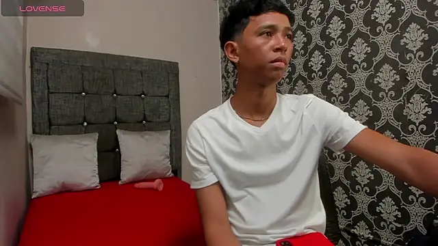 Snapshot of Little_Twink19x chatting on 2, 5, 2026 Little Twink19x online show from 2, 5, 2026