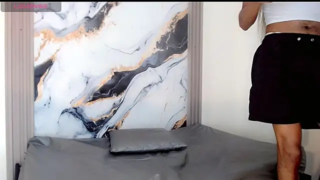 Snapshot of Alondra_Wile chatting on 1, 4, 2026 Alondra Wile online show from 1, 4, 2026