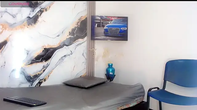 Snapshot of Alondra_Wile chatting on 8, 4, 2026 Alondra Wile online show from 8, 4, 2026