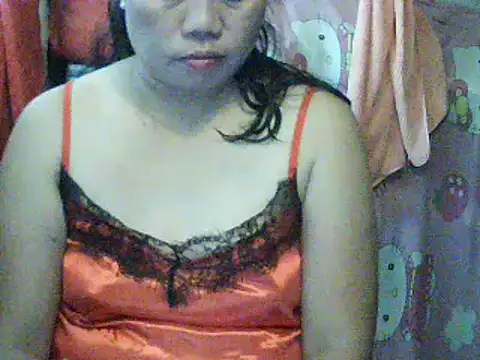 Snapshot of lovelypinay00 chatting on 12, 6, 2026 lovelypinay00 online show from 12, 6, 2026