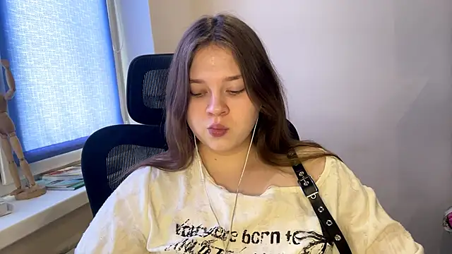 Snapshot of TomikoPfau chatting on 5, 3, 2026 TomikoPfau online show from 5, 3, 2026