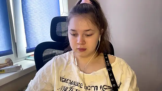 Snapshot of TomikoPfau chatting on 7, 3, 2026 TomikoPfau online show from 7, 3, 2026