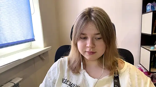 Snapshot of TomikoPfau chatting on 9, 4, 2026 TomikoPfau online show from 9, 4, 2026