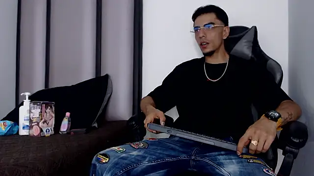 Snapshot of Endrick-23 chatting on 4, 3, 2026 Endrick-23 online show from 4, 3, 2026