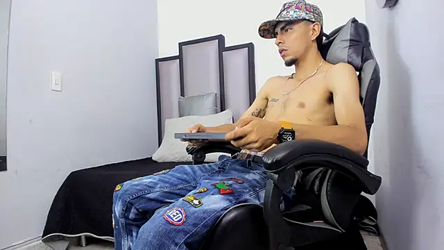 Snapshot of Endrick-23 chatting on 13, 3, 2026 Endrick-23 online show from 13, 3, 2026