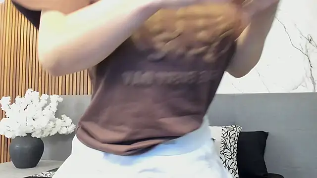 Snapshot of Amara_Velvet_ chatting on 20, 6, 2026 Amara Velvet online show from 20, 6, 2026