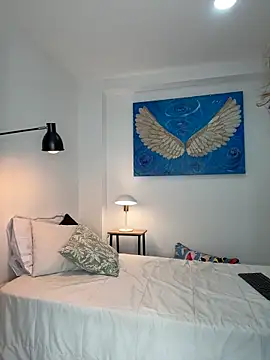 Snapshot of Viictoria-Jones chatting on 6, 4, 2026 Viictoria-Jones online show from 6, 4, 2026