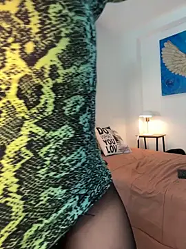 Snapshot of Viictoria-Jones chatting on 14, 4, 2026 Viictoria-Jones online show from 14, 4, 2026