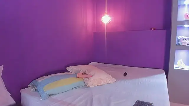 Snapshot of zoe_henderson chatting on 8, 4, 2026 zoe henderson online show from 8, 4, 2026