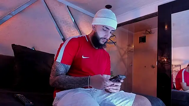 SantiagoHincapiie online show from 27, 2, 2026