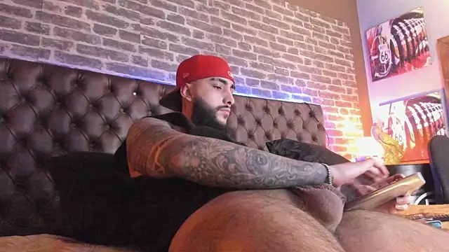 SantiagoHincapiie online show from 9, 3, 2026