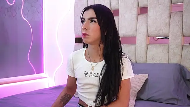 Snapshot of Fernanda_thail_ chatting on 7, 4, 2026 Fernanda thail online show from 7, 4, 2026