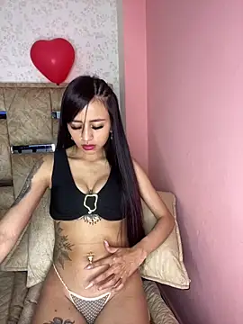 Snapshot of Lauraaa_pink18 chatting on 8, 3, 2026 Lauraaa pink18 online show from 8, 3, 2026