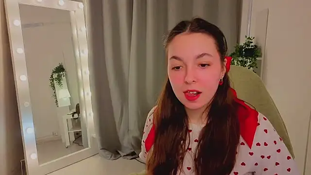 Snapshot of BellaThery chatting on 13, 3, 2026 BellaThery online show from 13, 3, 2026