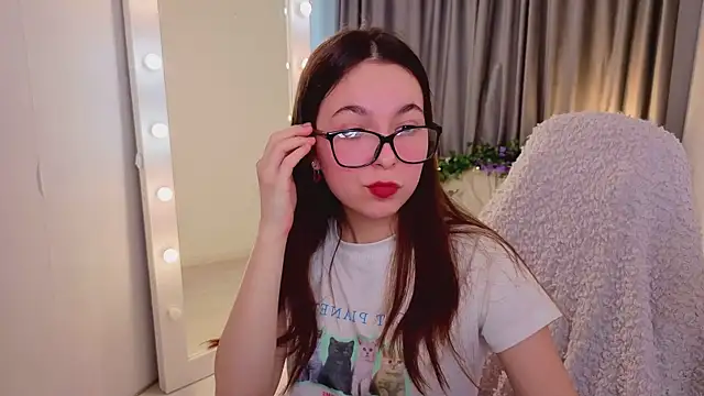 Snapshot of BellaThery chatting on 21, 3, 2026 BellaThery online show from 21, 3, 2026