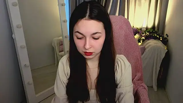 Snapshot of BellaThery chatting on 2, 4, 2026 BellaThery online show from 2, 4, 2026