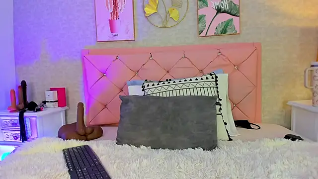 julietta pink online show from 29, 4, 2026