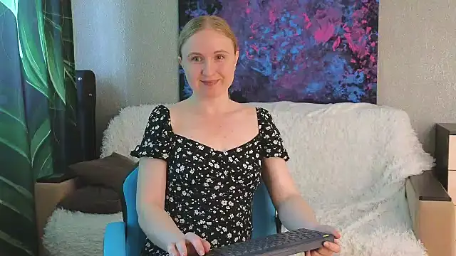 Snapshot of Lanavi_Smile chatting on 23, 7, 2026 Lanavi Smile online show from 23, 7, 2026