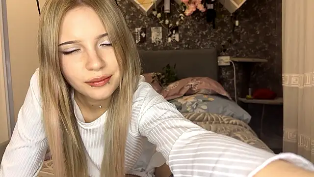 Snapshot of SofiaMarken chatting on 6, 3, 2026 SofiaMarken online show from 6, 3, 2026