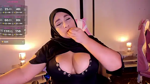HijabiMilff online show from 12, 5, 2026