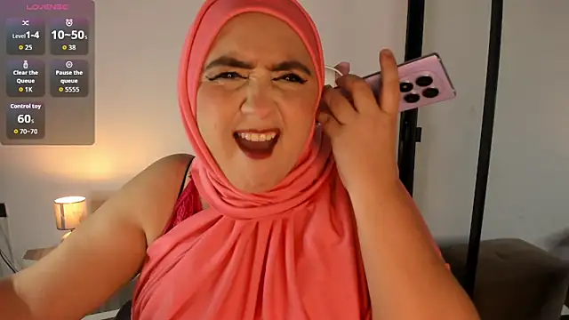 HijabiMilff online show from 13, 5, 2026