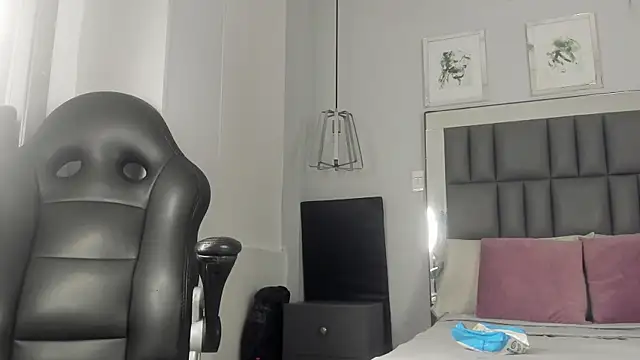 Snapshot of Kataleya_west chatting on 4, 4, 2026 Kataleya west online show from 4, 4, 2026