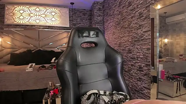 Snapshot of Nicolle_Doll_ chatting on 9, 4, 2026 Nicolle Doll online show from 9, 4, 2026