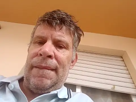 Snapshot of stud2512 chatting on 18, 6, 2026 stud2512 online show from 18, 6, 2026