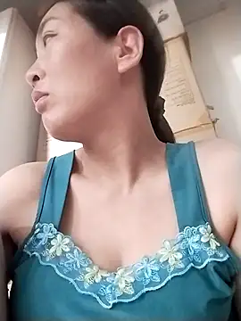 Snapshot of lris-Beauty77 chatting on 5, 4, 2026 lris-Beauty77 online show from 5, 4, 2026