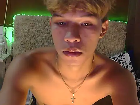 Snapshot of Nick_cummer12 chatting on 16, 4, 2026 Nick cummer12 online show from 16, 4, 2026