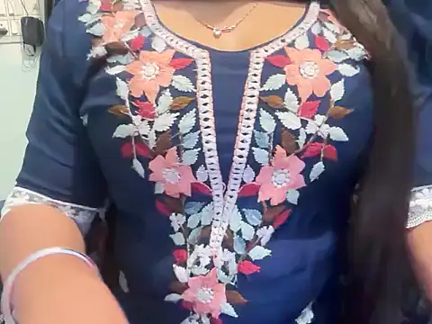 Snapshot of Avneet_kaurr1 chatting on 7, 3, 2026 Avneet kaurr1 online show from 7, 3, 2026