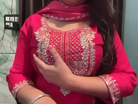 Avneet kaurr1 online show from 10, 5, 2026