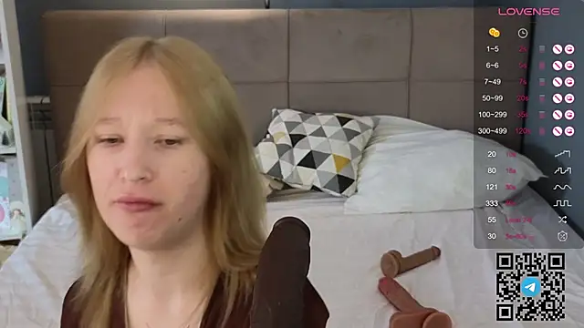 Snapshot of Mira_Berto chatting on 11, 4, 2026 Mira Berto online show from 11, 4, 2026