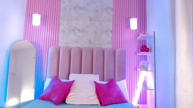 Snapshot of ArianaRougee chatting on 3, 4, 2026 ArianaRougee online show from 3, 4, 2026