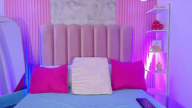 Snapshot of ArianaRougee chatting on 9, 4, 2026 ArianaRougee online show from 9, 4, 2026