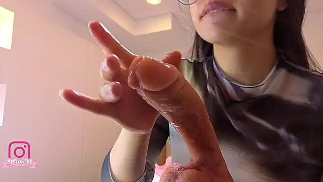 eva depp  online show from 10, 5, 2026