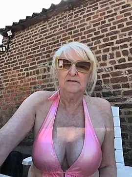 Heidiblueeyes online show from 28, 5, 2026