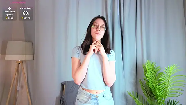 Snapshot of DoraWhitrock chatting on 5, 4, 2026 DoraWhitrock online show from 5, 4, 2026