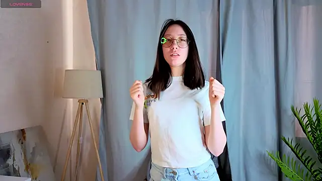 Snapshot of DoraWhitrock chatting on 8, 4, 2026 DoraWhitrock online show from 8, 4, 2026