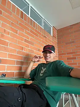 Snapshot of HarryGaze chatting on 6, 4, 2026 HarryGaze online show from 6, 4, 2026