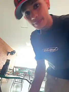 Snapshot of HarryGaze chatting on 8, 4, 2026 HarryGaze online show from 8, 4, 2026