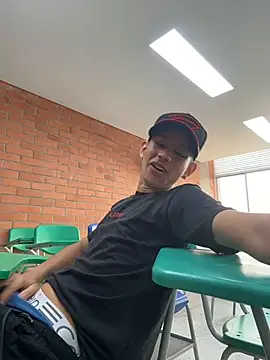 Snapshot of HarryGaze chatting on 10, 4, 2026 HarryGaze online show from 10, 4, 2026