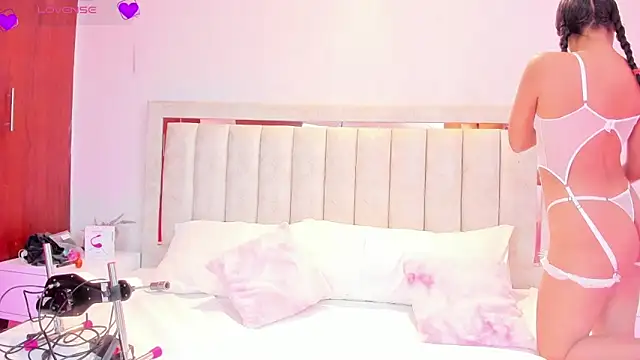 AlaiaMoretti  online show from 14, 4, 2026