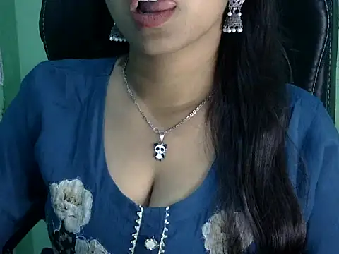 cute momo love online show from 31, 3, 2026