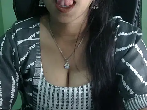 cute momo love online show from 13, 5, 2026