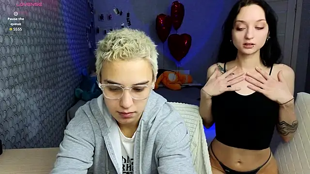 Snapshot of LuxuryLoverss chatting on 7, 3, 2026 LuxuryLoverss online show from 7, 3, 2026