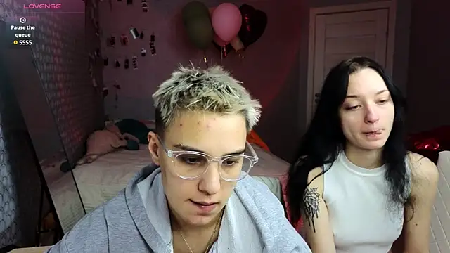 Snapshot of LuxuryLoverss chatting on 26, 3, 2026 LuxuryLoverss online show from 26, 3, 2026