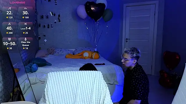 Snapshot of LuxuryLoverss chatting on 29, 3, 2026 LuxuryLoverss online show from 29, 3, 2026