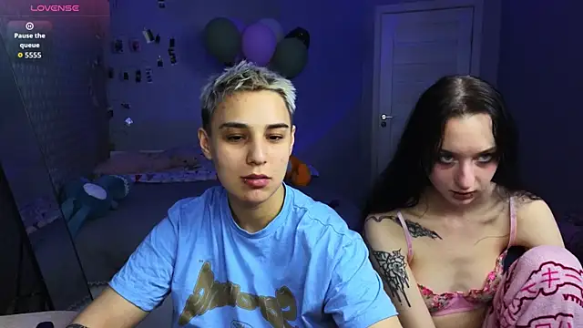 Snapshot of LuxuryLoverss chatting on 1, 4, 2026 LuxuryLoverss online show from 1, 4, 2026