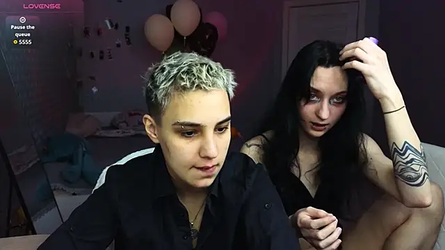 Snapshot of LuxuryLoverss chatting on 2, 4, 2026 LuxuryLoverss online show from 2, 4, 2026